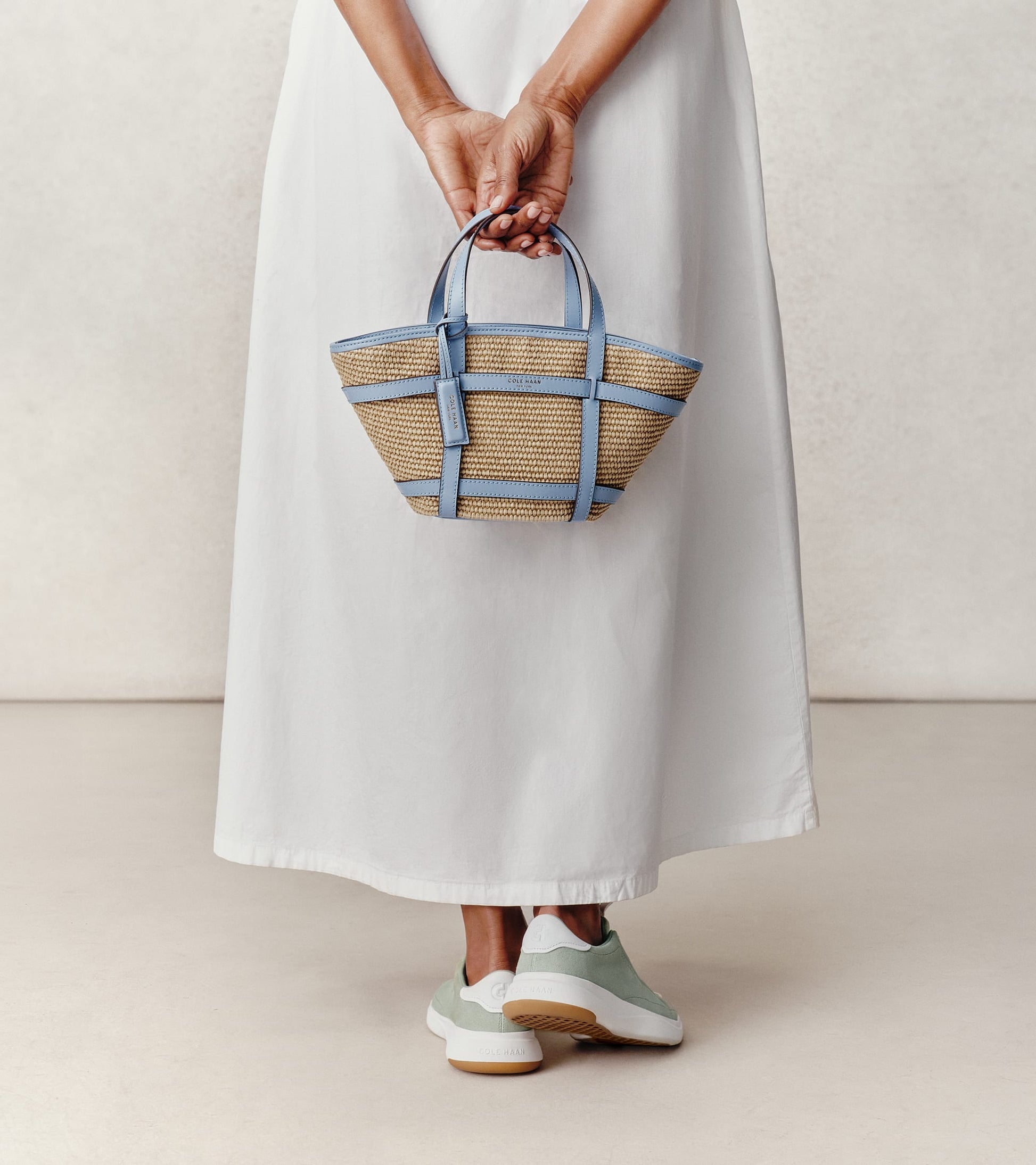 U08157:NATURAL RAFFIA/HYDRANGEA:0000